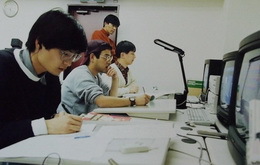 VR游戏开发者调查出炉 学历与工资高却注定孤独一生