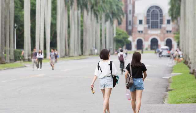 中国学生赴日求学!作文写日本鬼子血债血还