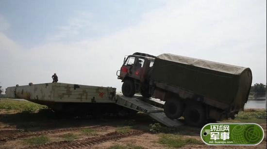 中国神秘装备亮相俄军事竞赛 背卡车过河很轻松