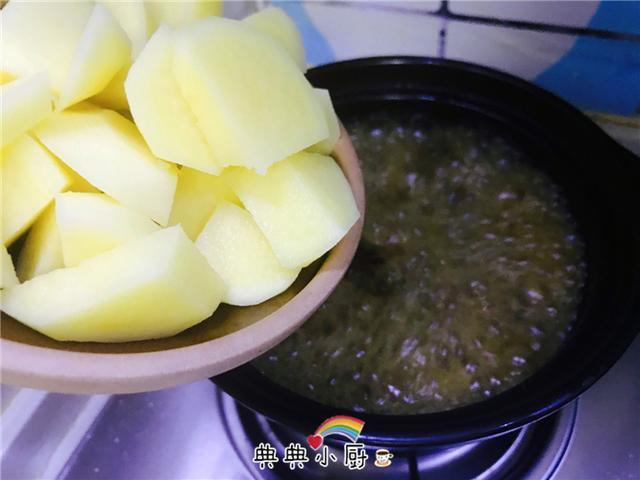 把牛肉这样做,大人小孩都喜欢吃,大年做一盘,最先被光盘