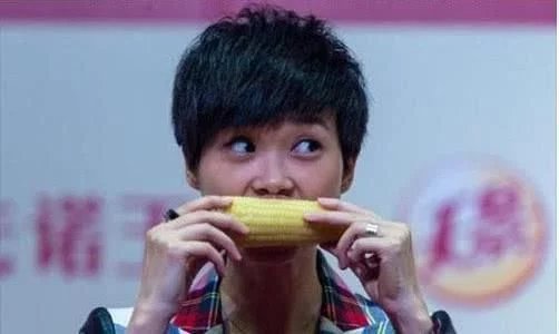 明星吃道具,热巴吃苹果杨幂哭笑不得,却没有