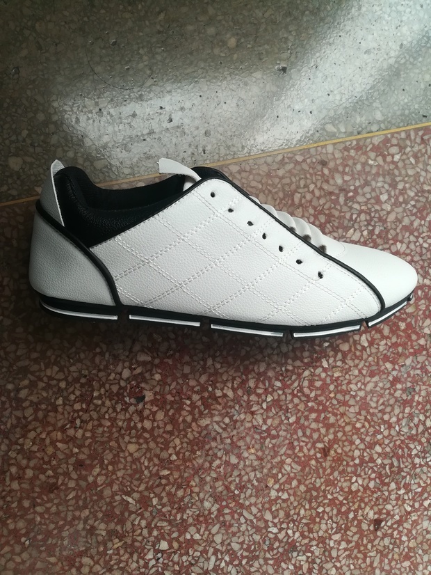 这样的白色菱格的皮鞋如何穿鞋带?_360问答