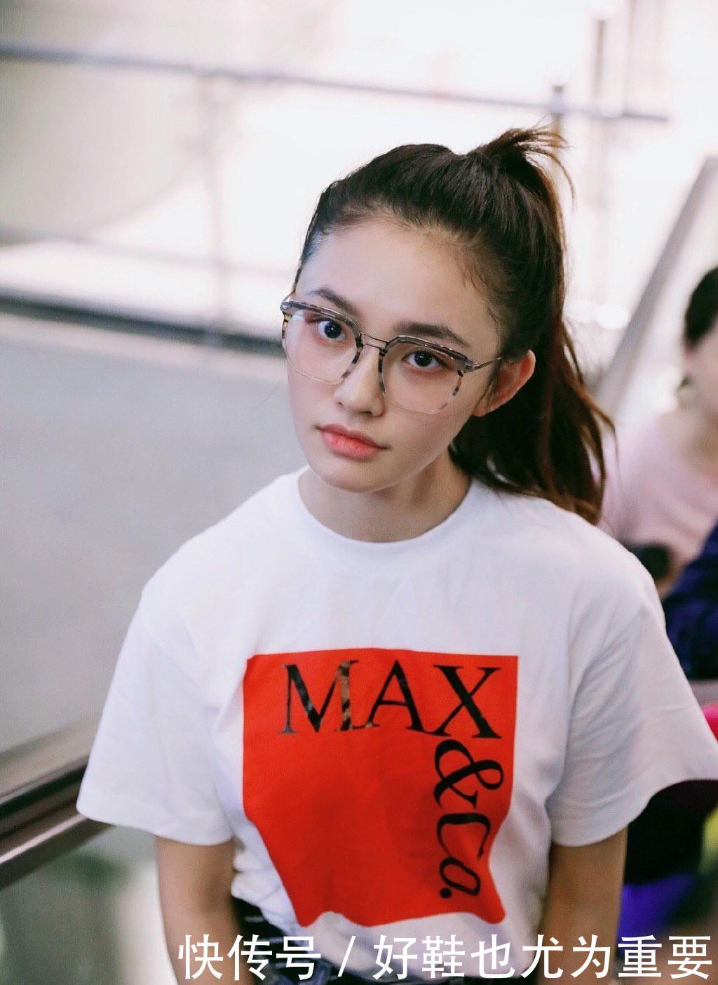 “美人鱼”林允现身机场,印花T恤配拼接长裤,穿出大长腿太抢眼 888真人娱乐注册