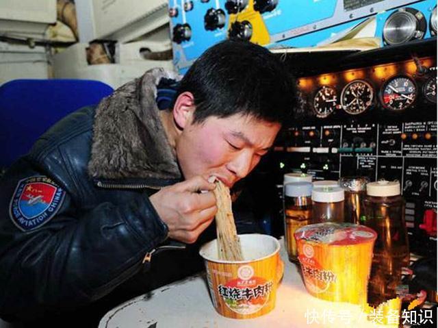 在部队,为什么方便面是最受欢迎的美食呢?