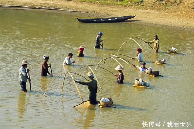 缅甸诡异传统水葬, 以尸养鱼, 等鱼长大以后用来煲汤喝