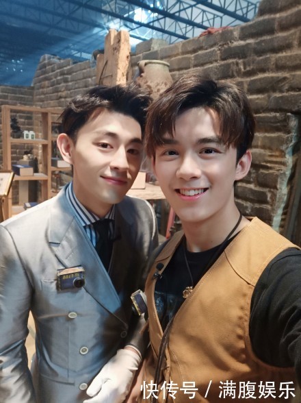 《我是大侦探》 惊现吴磊女装造型!被大老师还