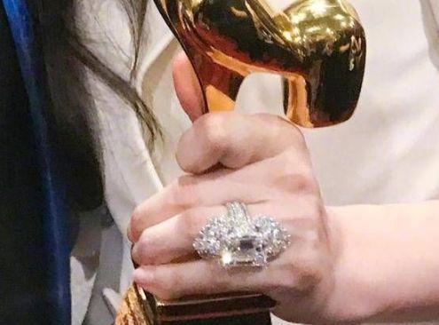 李晨送范冰冰五千万钻戒,张馨予婚戒只值十五