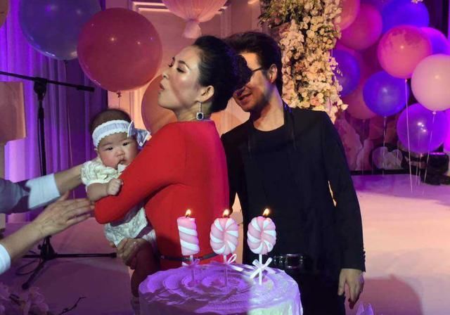 章子怡为何那么爱汪峰,看到他起床后做的第一