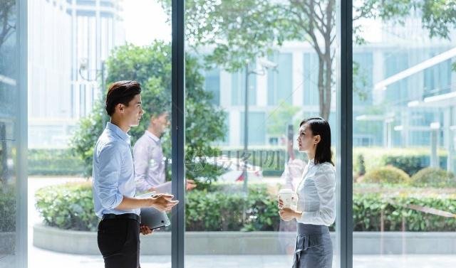 在喜欢不遇到你的女生追你该小编的真实的女生头像搞怪图片