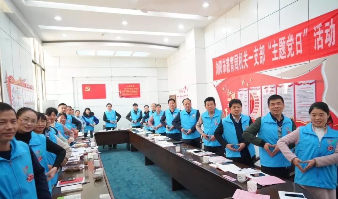 浏阳中小学掀起学雷锋志愿服务热潮