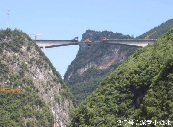 中国修建难度最大、公里造价最高、历时最长的山区铁路你知道吗？