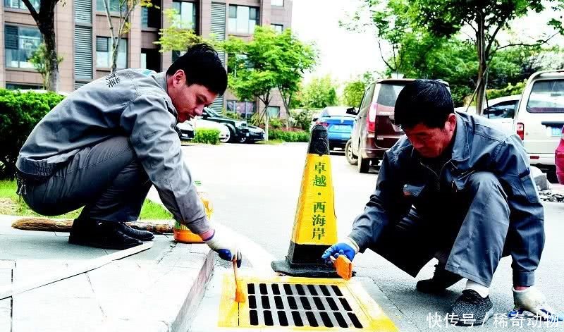 客服部的美女,工程部的汉,秩序部的和尚到处转
