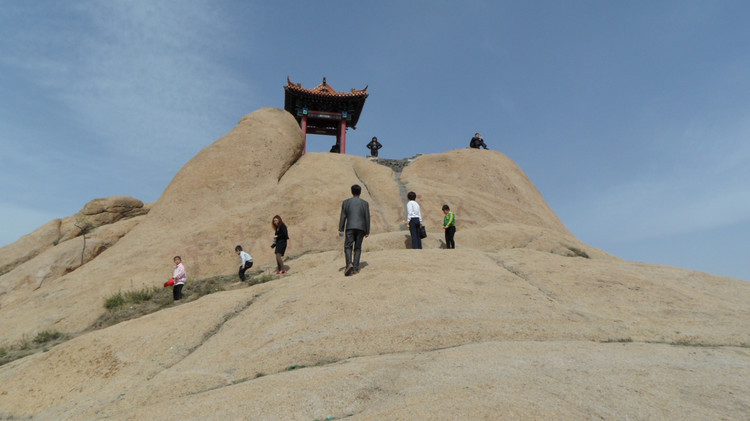 石鼓山位于临渭区大王乡张村,距渭南城区约32公里,1981年公布为县文物