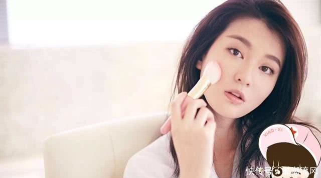 看到乔欣和杨天真的坐姿,终于明白杨天真为什