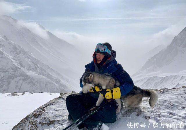 吴京晒照爬海拔5000多米的岗什卡雪峰体验生