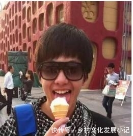 杨洋这张出道前的照片跟现在差距有点大