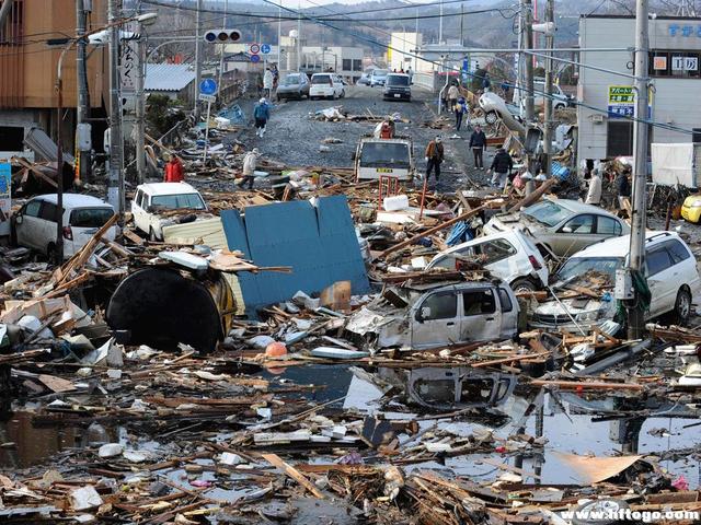 日本将掉入万米海沟!美国说只有中国能救日本