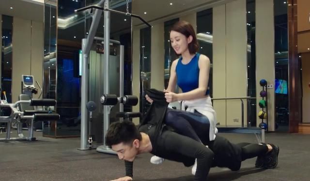 约会去健身房?赵丽颖和金瀚剧中高难度健身,实