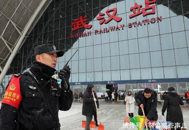 受大范围强降雪影响 武汉火车站高铁列车大面