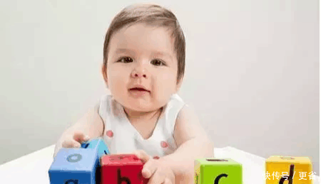 1-12个月宝宝精细动作能力训练小方法