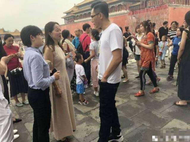 故宫偶遇刘烨！抱着孩子和游客合照，背后原因让人感动