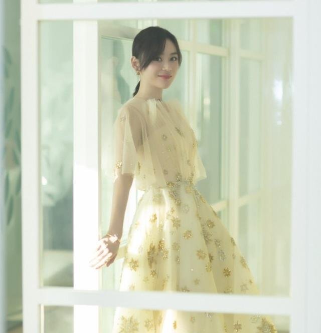 袁姗姗是仙子吧,穿一袭纱裙就美得惊天动地,特