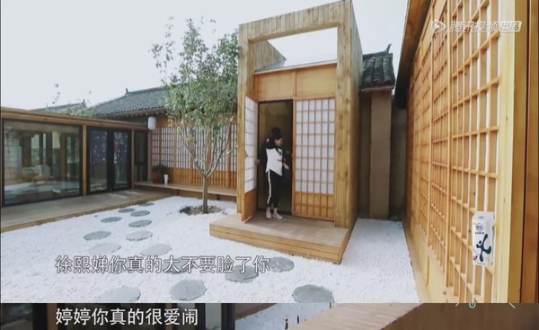 小S一来就变搞笑，看到S姐妹热热闹闹还是戳到了我们的青春！