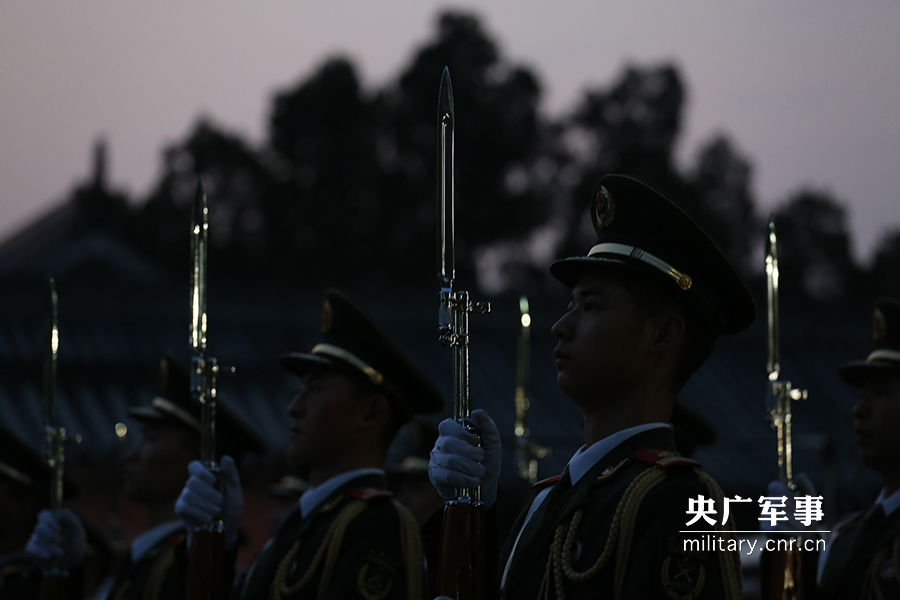走进天安门国旗护卫队 探访升旗降旗的那些事儿 - 春夏秋冬 - 春夏秋冬 的博客 走进天安门国旗护卫队 探访升旗降旗的那些事儿 - 春夏秋冬 - 春夏秋冬 的博客