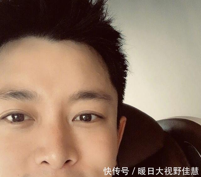 贾乃亮终放下出轨,与金晨有情侣手机壳,女方的