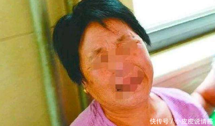 去女儿家吃饭, 女婿给我上盘咸菜, 我跑进厨房, 出来给女婿跪下了