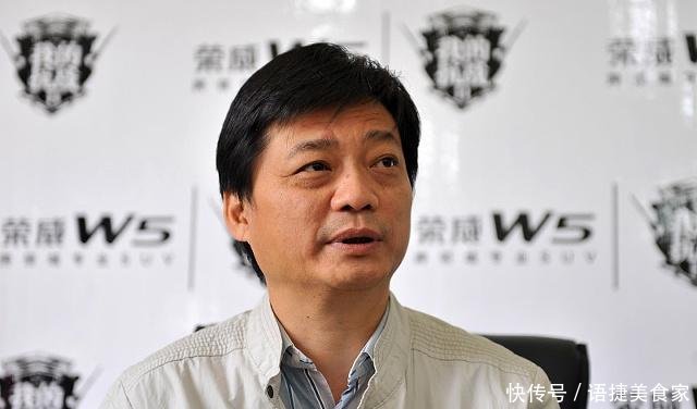 武汉高校食堂 一荤一素7块 学生喊贵 崔永元18