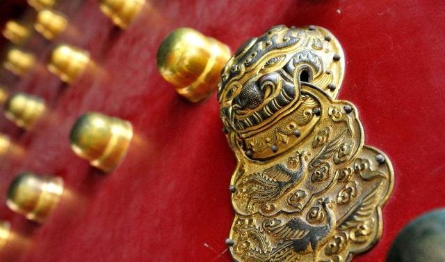 故宫大门上的疙瘩是什么为什么不能让人随便