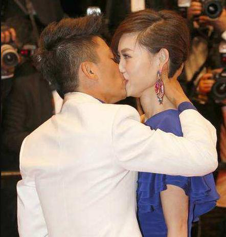马蓉与王宝强接吻,鹿晗与关晓彤接吻,网友:是不