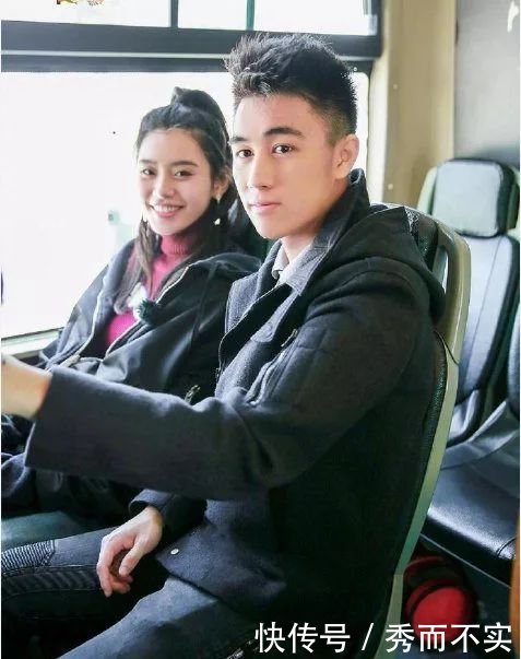 网友偶遇奚梦瑶和何猷君同游香港,两人看完电