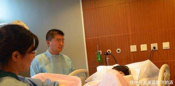 产妇羊水阻塞,丈夫不马上签字抢救,反而大闹医
