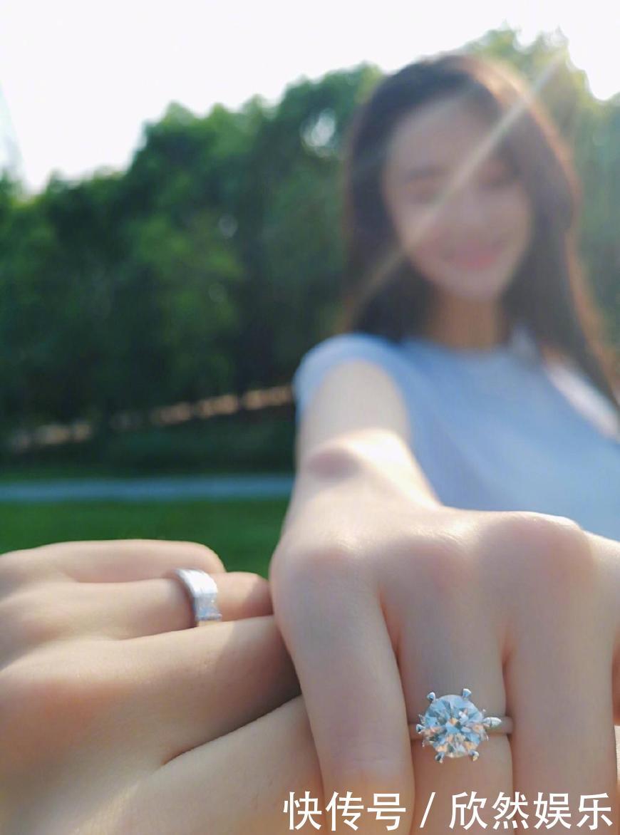 张馨予晒结婚证宣布结婚,老公是武警指战员,嫁