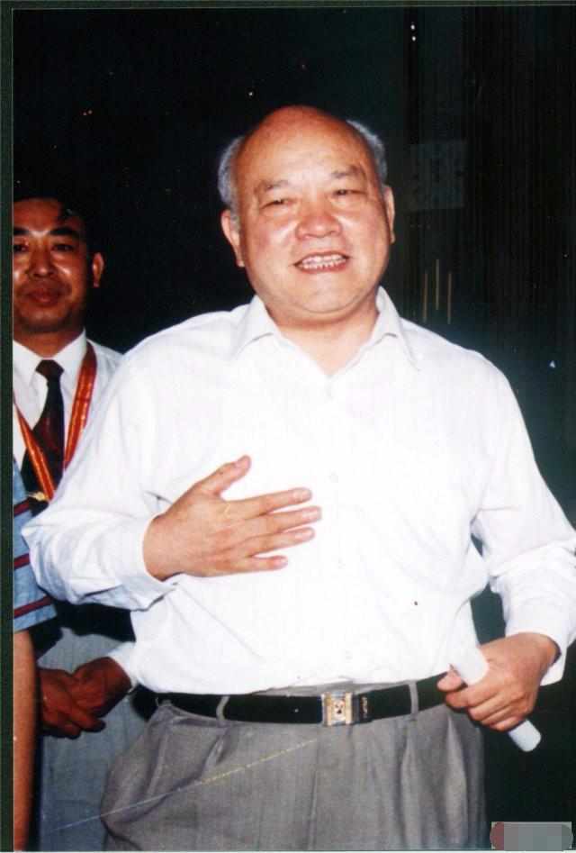 我国副国级干部,父亲和毛主席是挚友,晚年却死于自己警卫员之手