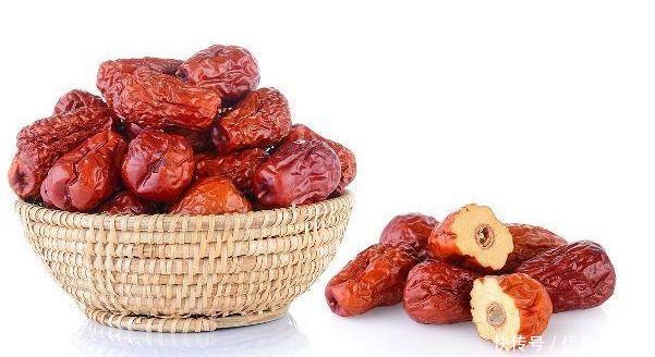 女性宫寒对身体危害极大,长期吃这几种食物方