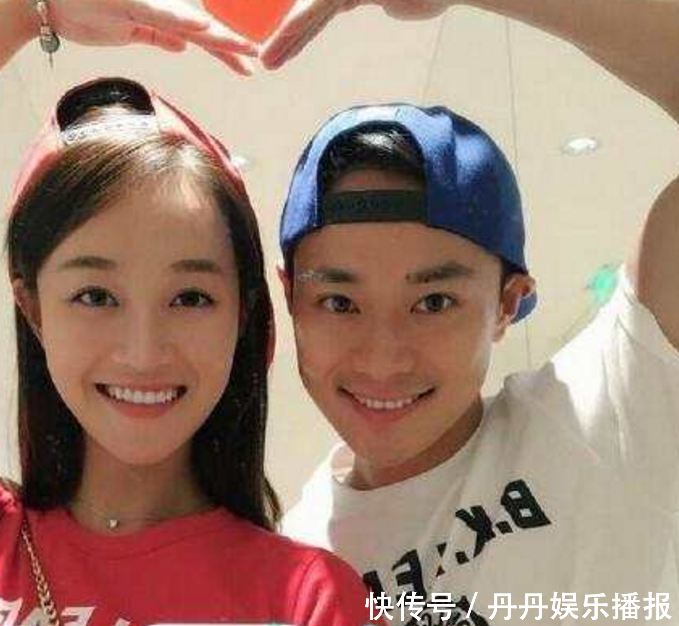 蓝盈莹曹骏现身机场狂撒狗粮! 十指紧扣相依相