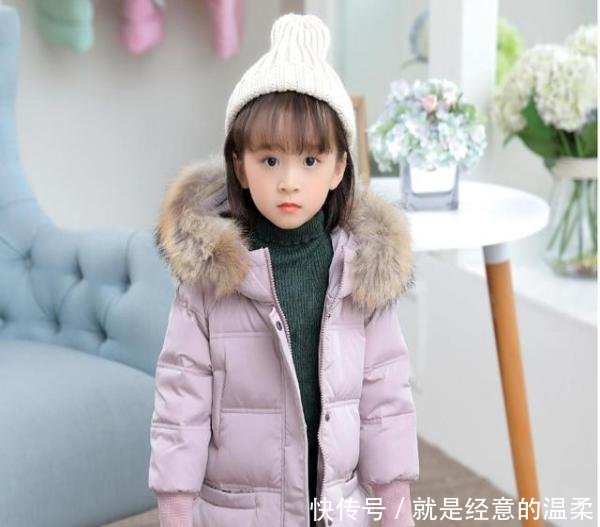 为什么小孩坐车不能穿羽绒服,了解危害后,妈妈