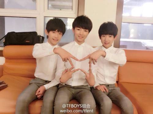 tfboys的手势怎么做