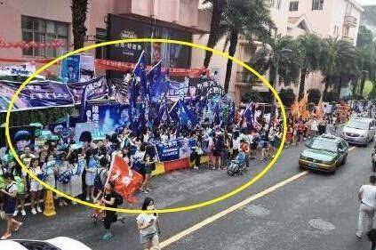 王俊凯改航班却遭王源粉丝痛骂？TFboys的粉丝撕逼史堪称精彩绝伦