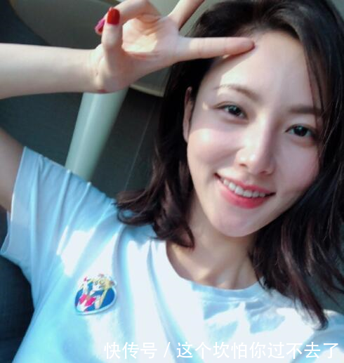 陈雅婷出席微博之夜, 这身打扮成为红毯焦点, 主