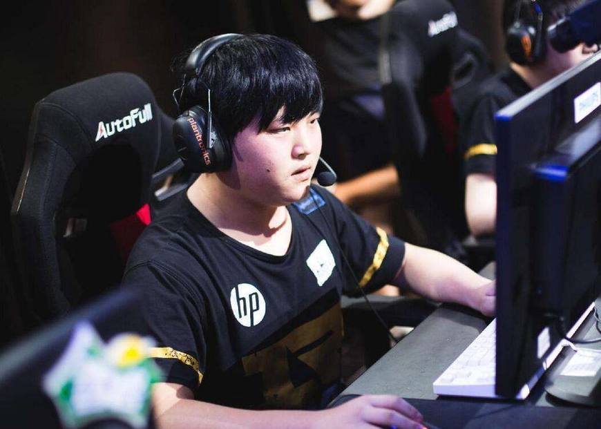 扎心了!夺冠后依旧有人在喷?Uzi在MSI之前直播