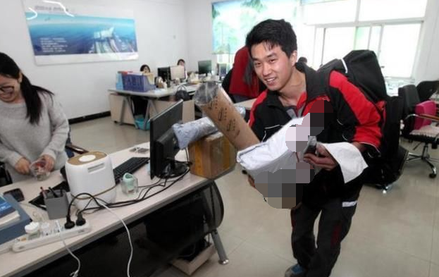 快递小哥不愿送货上门而外卖小哥却愿意,原因