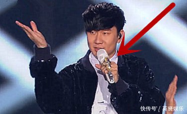 浙江跨年林俊杰连唱4首歌,有谁注意他手中的话