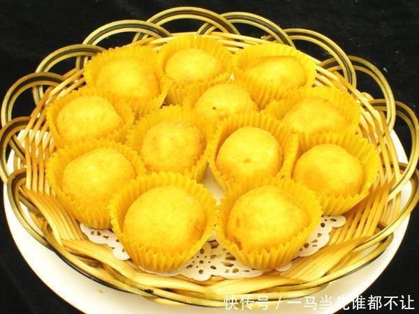 一把菠菜,做孩子爱吃的鸡蛋饼,色鲜味美,饭店里