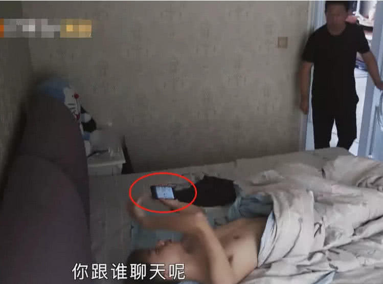 《变形计》富二代早恋被父亲抓现行,第一反应