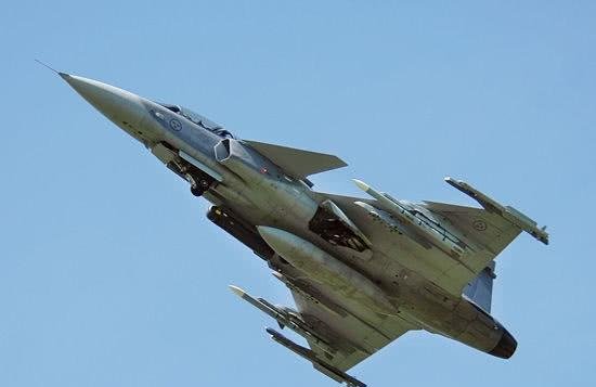 人口不如我国的1%,战机研发技术却很强大,美俄