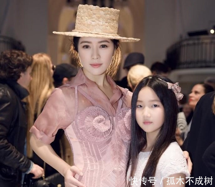 曾是陆毅前女友,后为豪门丈夫守寡五年,43岁越